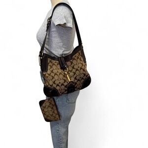 Beautiful 2007 Coach Hamptons Hobo shoulder Bag with matching wristlet